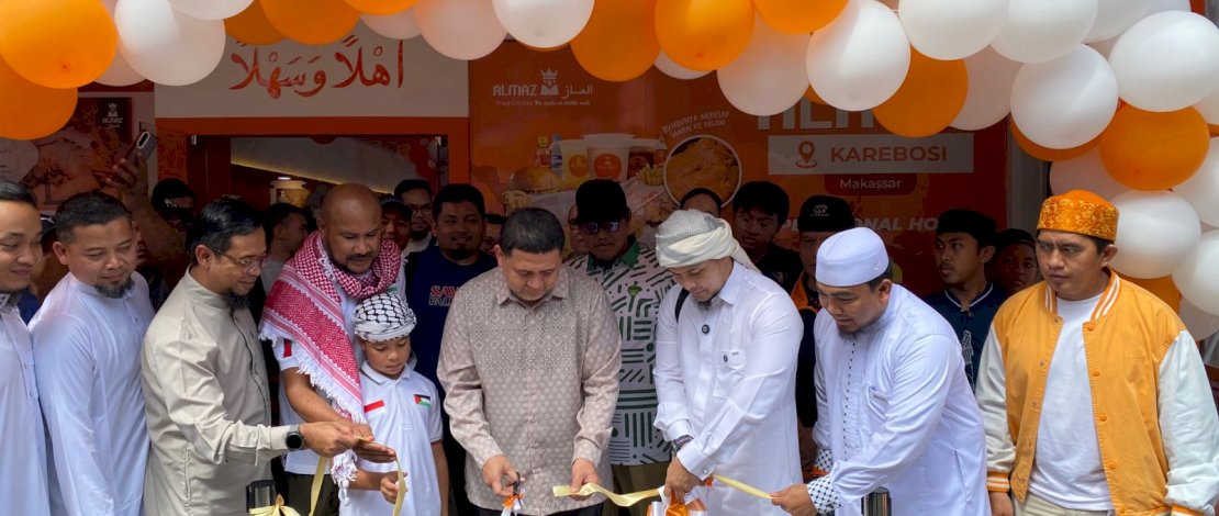 Grand opening Almaz Fried Chicken Karebosi Makassar digelar Sabtu, 28 Juni 2025, dan dihadiri oleh Wali Kota Makassar, Munafri Arifuddin.