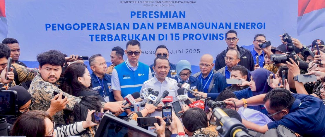 Menteri ESDM Bahlil Lahadalia saat peresmian pembangunan energi terbarukan di 15 Provinsi. Foto: Kementerian ESDM Menteri ESDM Bahlil Lahadalia saat peresmian pembangunan energi terbarukan di 15 Provinsi. Foto: Kementerian ESDM