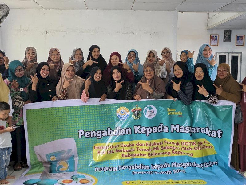 Perkenalkan Inovasi Gotik, Unhas Latih Ibu PKK Olah Telur Itik Jadi Oleh-Oleh Unggulan