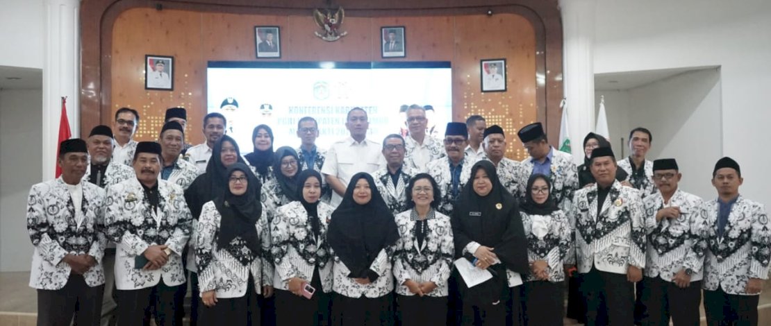 Bupati Irwan Bachri Syam menghadiri Konferensi Persatuan Guru Republik Indonesia (PGRI) Kabupaten Luwu Timur Masa Bakti 2025-2030, yang dilaksanakan di Aula Rumah Jabatan Bupati, Rabu, 23 April 2025.