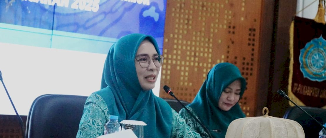 Ketua Tim Penggerak PKK Kabupaten Luwu Timur, dr Ani Nurbani Irwan, memimpin langsung rapat koordinasi tingkat kabupaten yang digelar di Aula Rumah Jabatan Bupati, Kamis, 10 April 2025.
