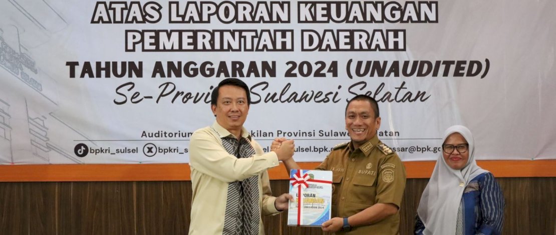Bupati Luwu Timur Irwan Bachri Syam menyerahkan LKPD Unaudited Tahun Anggaran 2024 kepada Kepala BPK RI Perwakilan Provinsi Sulsel, Winner Franky Halomoan Manalu, di Makassar, Selasa, 8 April 2025. Bupati Luwu Timur Irwan Bachri Syam menyerahkan LKPD Unaudited Tahun Anggaran 2024 kepada Kepala BPK RI Perwakilan Provinsi Sulsel, Winner Franky Halomoan Manalu, di Makassar, Selasa, 8 April 2025.