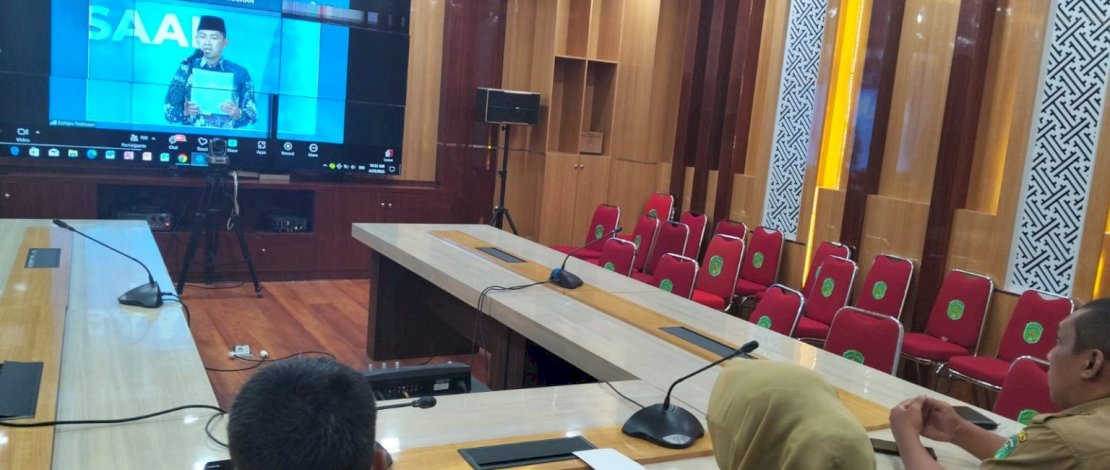 Wakil Bupati Luwu Timur, Puspawati Husler, saat mengikuti Rapat Koordinasi Teknis Perumahan Perdesaan yang diselenggarakan oleh Kementerian Perumahan dan Kawasan Permukiman Republik Indonesia, bekerja sama dengan Kementerian Dalam Negeri, secara virtual, Selasa, 29 April 2025.