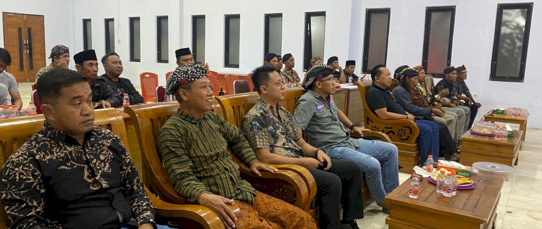 Polres Kepulauan Selayar menggelar kegiatan nonton bareng pagelaran Wayang Kulit dalam rangka memperingati Hari Bhayangkara ke‑79, Jumat malam, 4 Juli 2025, di Aula Endra Dharmalaksana, Mapolres Selayar. Polres Kepulauan Selayar menggelar kegiatan nonton bareng pagelaran Wayang Kulit dalam rangka memperingati Hari Bhayangkara ke‑79, Jumat malam, 4 Juli 2025, di Aula Endra Dharmalaksana, Mapolres Selayar.