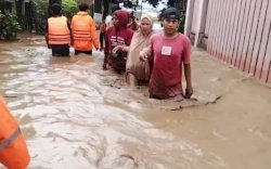 923 KK Terdampak Banjir Bantaeng, Satu Lansia Dirawat di RS