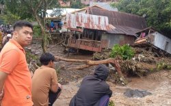 Desa Bontotiro Porak-poranda Diterjang Longsor, Kapolres Jeneponto Turun Tangan