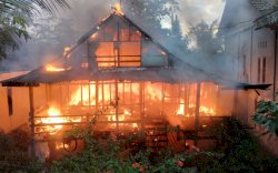 Rumah Penyandang Disabilitas di Bone Dilalap Api di Tengah Bencana Banjir