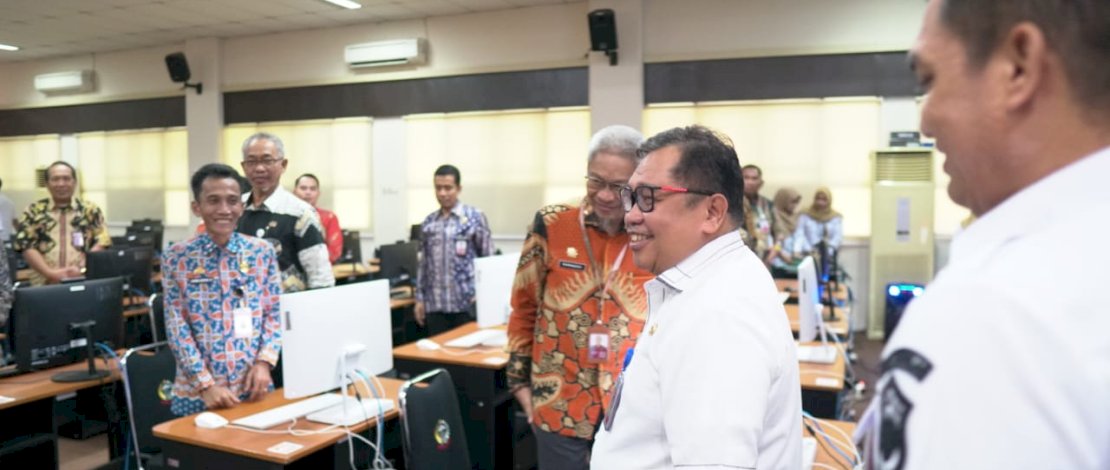 Bupati Takalar, Ir. H. Mohammad Firdaus Daeng Manye, menggelar Uji Kompetensi dan Evaluasi Kinerja bagi Pejabat Pimpinan Tinggi Pratama (Eselon II.B) Tahun 2025.