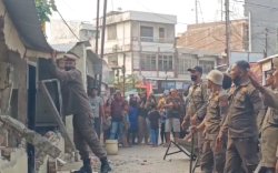 Satpol PP Tertibkan Lapak Liar di Ujung Tanah, Wujudkan Kota Makassar yang Tertib dan Nyaman