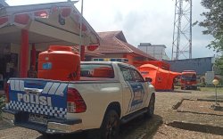 Polres Jeneponto dan BPBD Salurkan Air Bersih Bagi Warga Terdampak Banjir di Rumbia