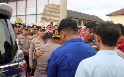Selamat Bertugas di Kabupaten Luwu, Tangis Haru Personel Mapolres Selayar Lepas AKBP Adnan Pandibu 