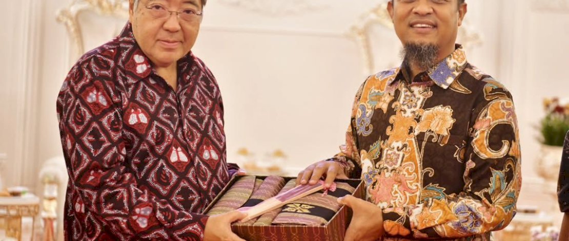 Gubernur Sulsel, Andi Sudirman Sulaiman, menerima kunjungan Duta Besar Jepang untuk Indonesia, Masaki Yasushi, di Rumah Jabatan Gubernur Sulsel, Kamis malam, 10 Juli 2025.