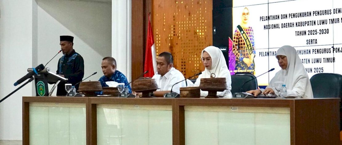 Ketua Dekranasda Kabupaten Luwu Timur, Ani Nurbani Irwan, melantik dan mengukuhkan pengurus Dekranasda Masa Bakti 2025–2030 di Aula Rumah Jabatan Bupati Luwu Timur, Jumat, 20 Juni 2025.