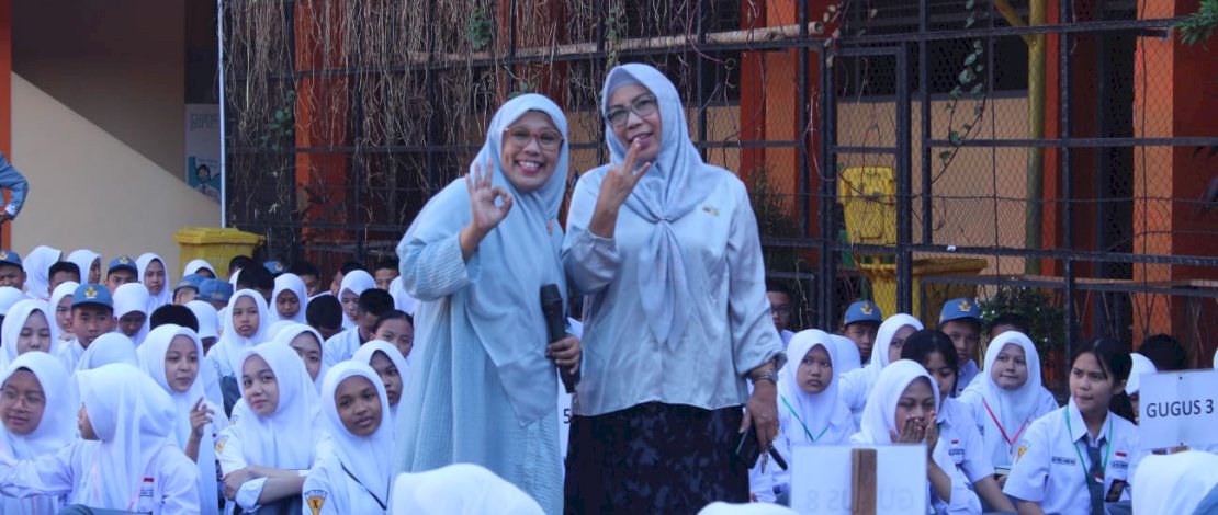 MPLS Ramah di SMAN 3 Makassar menghadirkan Yeni Rahman, Anggota DPRD Provinsi Sulawesi Selatan, yang juga merupakan alumni SMAN 3 Makassar. MPLS Ramah di SMAN 3 Makassar menghadirkan Yeni Rahman, Anggota DPRD Provinsi Sulawesi Selatan, yang juga merupakan alumni SMAN 3 Makassar.