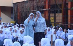 MPLS Hari Ketiga di SMAN 3 Makassar Hadirkan Alumni Berprestasi, Yeni Rahman: Keberanian Bertanya adalah Awal dari Kesuksesan