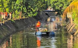 Camat Rappocini Gerakkan Aksi Bersih-Bersih Kanal Bersama Warga dan SKPD