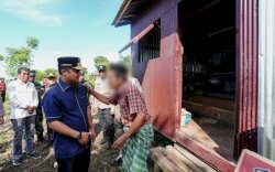 Gubernur Sulsel Serahkan Bantuan Bedah Rumah Warga Kurang Mampu di Barru