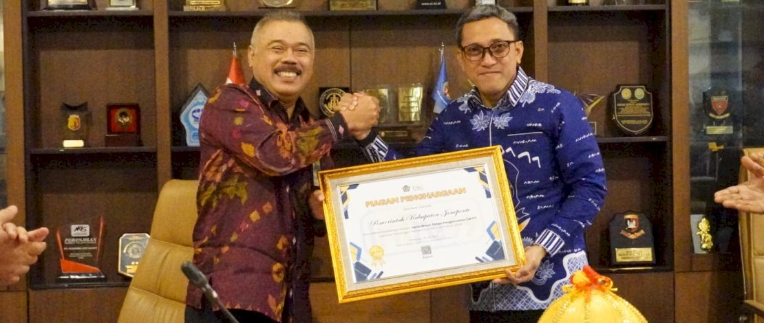 Kepala Kantor Wilayah Direktorat Jenderal Perbendaharaan (DJPb) Provinsi Sulawesi Selatan, Supendi, melakukan kunjungan resmi ke Jeneponto untuk menyerahkan langsung piagam penghargaan atas capaian Opini Wajar Tanpa Pengecualian (WTP) atas Laporan Keuangan Pemerintah Daerah (LKPD) Tahun Anggaran 2024.