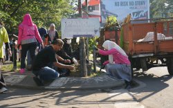 Jaga Ikon Kota, Munafri dan Aliyah Pimpin Aksi Bersih di Losari, Wujudkan Kota Bebas Sampah