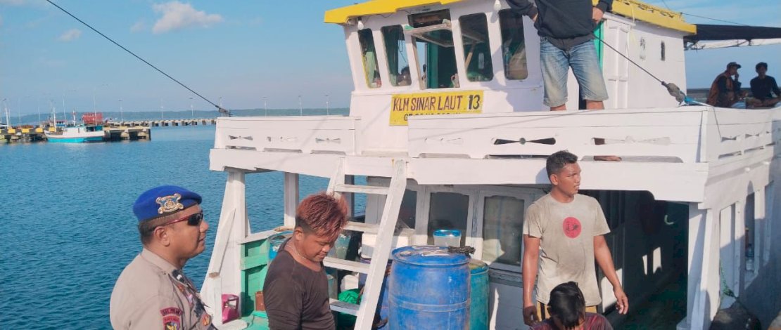 Sat Polairud Polres Kepulauan Selayar secara rutin melaksanakan kegiatan pengamanan dan pengawasan aktivitas bongkar muat kapal di pelabuhan-pelabuhan utama wilayah Kabupaten Kepulauan Selayar.