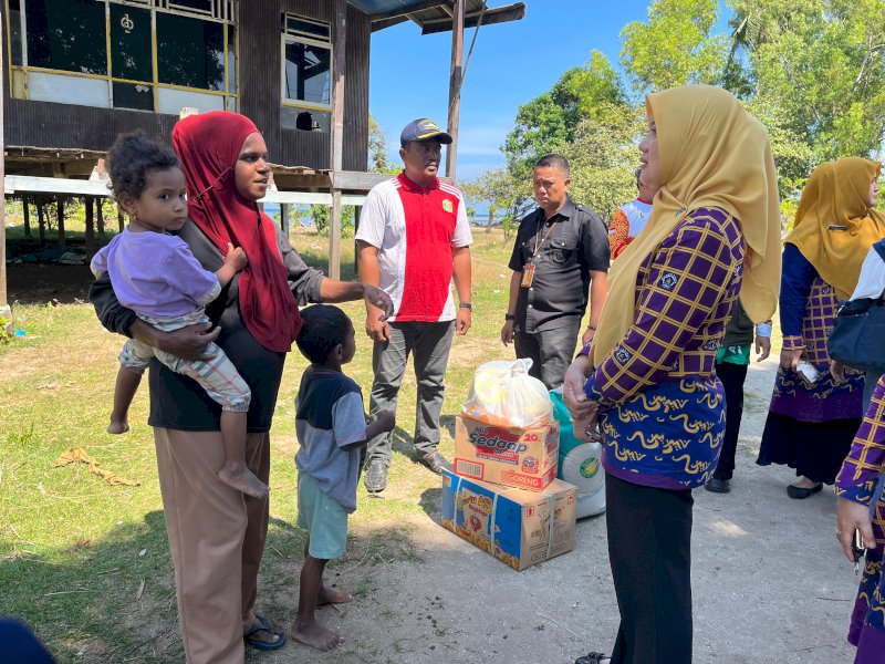 Ketua TP PKK Takalar Salurkan Bantuan untuk Ibu Hamil yang Hidupi Anak Seorang Diri
