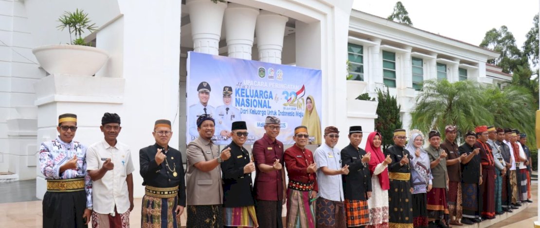 Hari Keluarga Nasional ke-32 turut diperingati di Kabupaten Luwu Timur melalui Upacara Bendera, yang dilaksanakan di Halaman Kantor Bupati Luwu Timur, Senin, 30 Juni 2025.