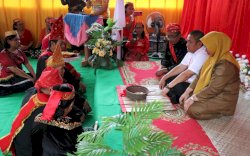 Hadiri Ritual Adat Pekasiwia, Ibas - Puspa Dinobatkan Jadi Keluarga Besar Suku Pamona