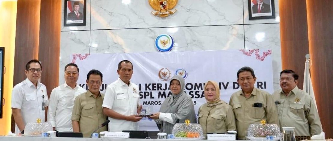 Barantin diwakili oleh Deputi Bidang Karantina Ikan, Drama Panca Putra mendampingi Komisi IV DPR RI pada kunjungan kerja ke Balai Pengelolaan Sumberdaya Pesisir dan Laut (BPSPL) Makassar, Sulawesi Selatan, Jumat, 18 Juli 2025. Barantin diwakili oleh Deputi Bidang Karantina Ikan, Drama Panca Putra mendampingi Komisi IV DPR RI pada kunjungan kerja ke Balai Pengelolaan Sumberdaya Pesisir dan Laut (BPSPL) Makassar, Sulawesi Selatan, Jumat, 18 Juli 2025.