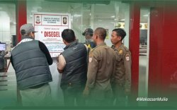 Langgar Perda Ketertiban Umum, Satpol PP Makassar Segel Rumah Makan di Jalan Arief Rate