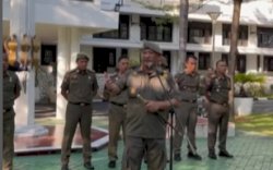 Pimpin Apel Pagi, Kasatpol PP Makassar Tegaskan Komitmen Jaga Ketertiban Kota