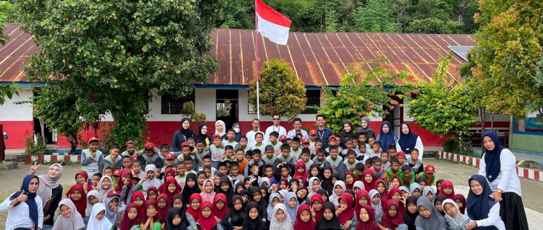 Universitas Bosowa melalui Fakultas Ilmu Pendidikan dan Sastra melaksanakan kegiatan Penelitian dan Pemberdayaan Kemitraan Masyarakat (PKM) yang dirangkaikan dengan peringatan HAN di Pulau Burung Loe, Kecamatan Pulau Sembilan, Kabupaten Sinjai, pada Rabu, 23 Juli 2025.