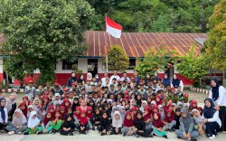 Universitas Bosowa Peringati Hari Anak Nasional 2025 di Pulau Burung Loe