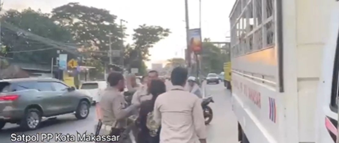 Satpol PP Makassar Tertibkan Pak Ogah di Sepanjang Jalan Pettarani