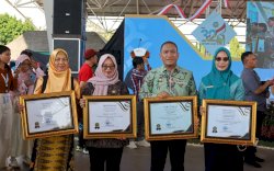 Bupati, Wabup, dan Ketua PKK Luwu Timur Terima Penghargaan dari Menteri Kependudukan dan Pembangunan Keluarga di Peringatan Harganas