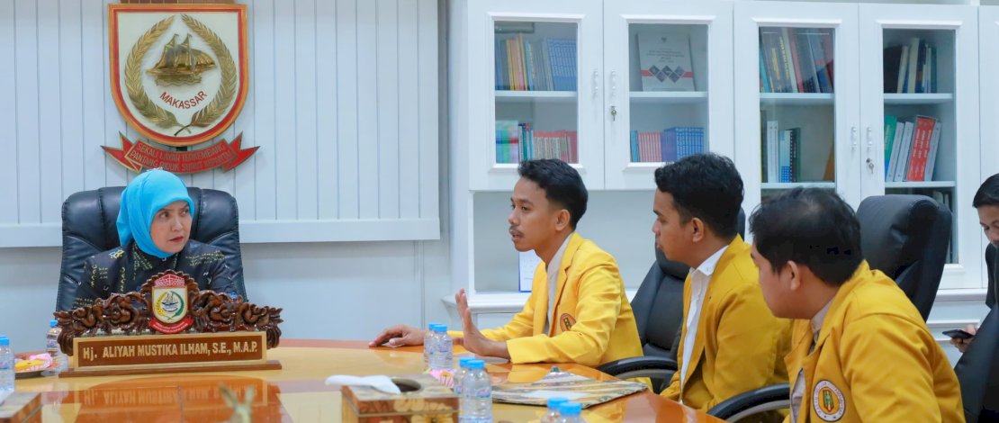Wakil Wali Kota Makassar, Aliyah Mustika Ilham, menerima audiensi Pimpinan Daerah Ikatan Pelajar Muhammadiyah (PD IPM) Kota Makassar di Ruang Kerja Wakil Wali Kota, Kantor Balai Kota Makassar, Senin (28/7/2025).