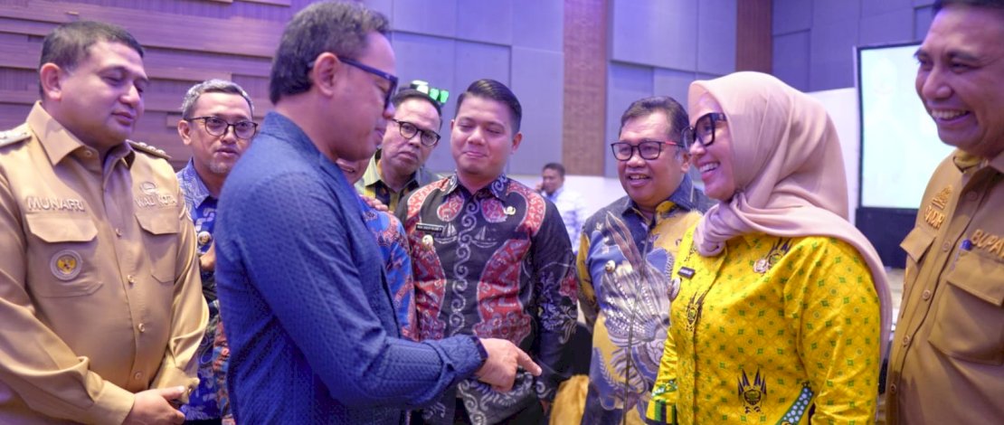 Bupati Takalar Mohammad Firdaus Daeng Manye menghadiri Grand Leadership Forum (GLF) II Sulsel Tahun 2025, Selasa, 29 Juli 2025, di Four Point By Sheraton Makassar. Bupati Takalar Mohammad Firdaus Daeng Manye menghadiri Grand Leadership Forum (GLF) II Sulsel Tahun 2025, Selasa, 29 Juli 2025, di Four Point By Sheraton Makassar.