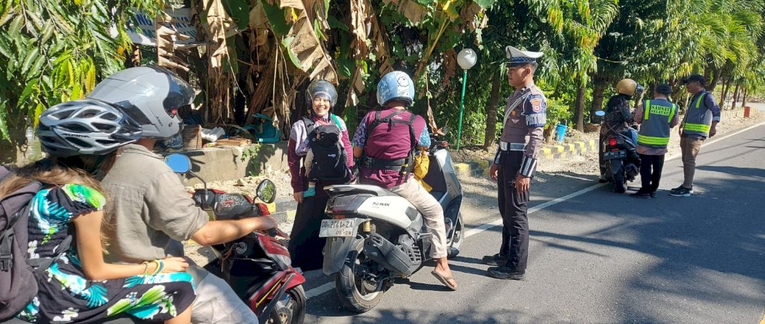 Operasi Patuh Pallawa 2025 yang berlangsung selama 14 hari sejak 14 hingga 27 Juli di Kabupaten Kepulauan Selayar resmi ditutup.

(Foto: Humas Polres Selayar)