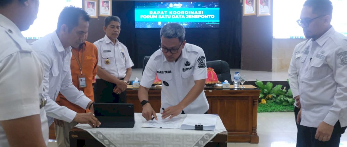 Bupati Jeneponto, Paris Yasir, secara resmi menghadiri kegiatan Launching Portal Satu Data Jeneponto dan Rapat Koordinasi Forum Satu Data Jeneponto yang berlangsung di Ruang Pola Kantor Bupati Jeneponto, Rabu, 30 Juli 2025.
