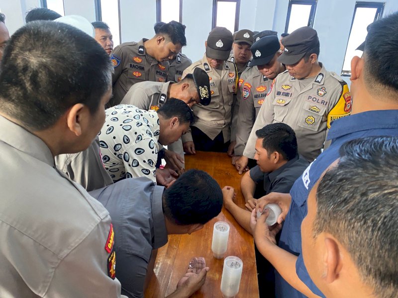 Propam Polda Sulsel Cek Urin dan Sikap Tampang Personel Polres Selayar, Ada yang Kena Sanksi Push-up