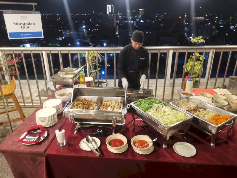 Ajak Keluarga dan Teman! Makan Enak Sambil Nikmati View Kota di Night & Grill Aston Makassar