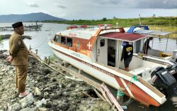 Bupati Irwan Bachri Syam Tinjau Ambulans Danau di Pelabuhan Landak