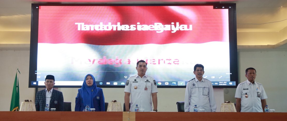 Sekda Takalar Muhammad Hasbi, menerima secara resmi 532 Mahasiswa Unismuh Makassar yang akan melakukan KKN di Kabupaten Takalar, di Ruang Pola Kantor Bupati Takalar, Rabu, 6 Agustus 2025.