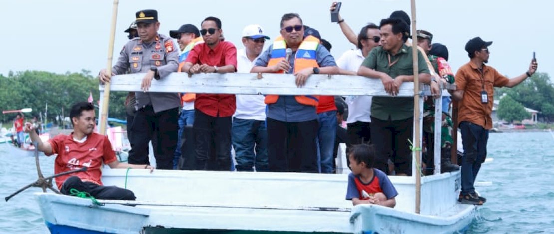 Pawai Perahu Merah Putih Warnai HUT ke-80 RI di Takalar, Bupati Tegaskan Komitmen untuk Nelayan