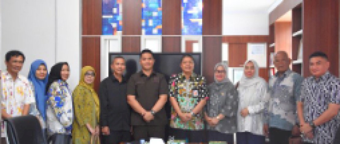 Dinas Sosial Kota Makassar menerima kunjungan kerja dari Anggota DPRD Kota Palopo pada Kamis (19/6/2025), dalam rangka menggali referensi dan praktik terbaik untuk penyusunan Rancangan Peraturan Daerah (Ranperda) terkait pembinaan anak jalanan, gelandangan, dan pengemis (anjal-gepeng).