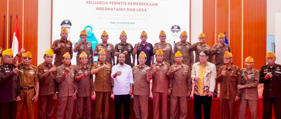 Gubernur Sulsel Andi Sudirman Sulaiman menggelar silaturahmi bersama keluarga Pahlawan Nasional, Perintis Kemerdekaan, Legiun Veteran, Wredatama, dan Lembaga Kesejahteraan Sosial Anak (LKSA) di Baruga Asta Cita, Rumah Jabatan Gubernur Sulsel, Rabu, 13 Agustus 2025.