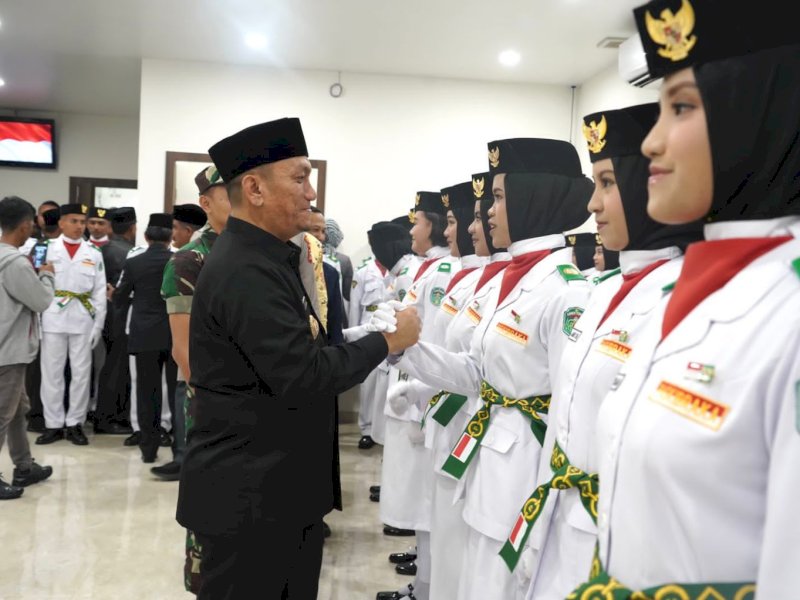 Kukuhkan 70 Paskibraka, Bupati Irwan Bachri Syam: Jalankan Tugas dengan Penuh Tanggung Jawab 