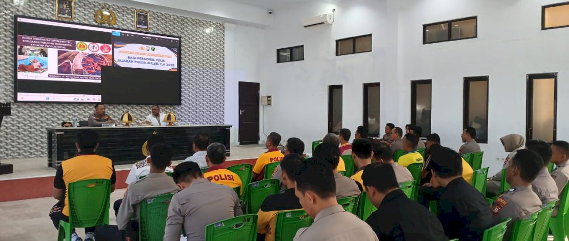 Sosialisasi kesehatan bertema "Rokok sebagai Faktor Risiko Penyakit Tuberculosis (TBC)" di Aula Endra Dharmalaksana Mapolres Kepulauan Selayar, Jumat, 15 Agustus 2025. Sosialisasi kesehatan bertema "Rokok sebagai Faktor Risiko Penyakit Tuberculosis (TBC)" di Aula Endra Dharmalaksana Mapolres Kepulauan Selayar, Jumat, 15 Agustus 2025.