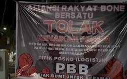 Hingga Sabtu Malam, Tumpukan Dus Air Mineral Sebagai Aksi Perlawanan Kenaikan PBB Kian Membesar di Jantung Kota Bone