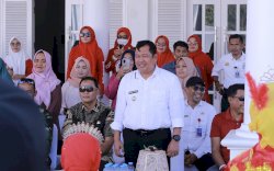 Meriah! Ribuan Warga Padati Lomba Gerak Jalan Indah dan Drum Band di Takalar