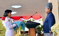 Perjalanan Aliah Sakira, Siswi SMAN 14 Makassar Pembawa Baki Penurunan Bendera di Istana Negara